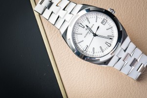 Replica-Vacheron-Constantin-Overseas-white-white-dial